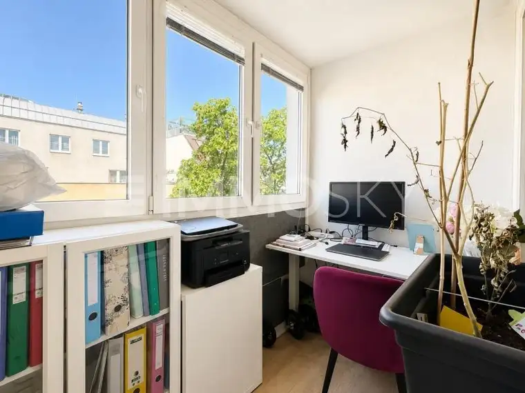 Wohnen und Homeoffice: durchdachter Grundriss mit Loggia
