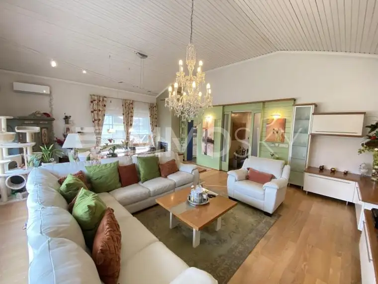 Traumhafter Landsitz mit herrlichem Pool und Garten!