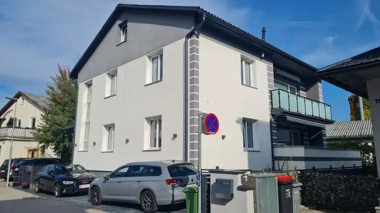 Großes, geräumiges Haus auf kleinem Grundstück!