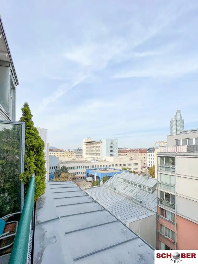 Dachgeschoss-Maisonette mit Terrasse in U-Bahn-Nähe