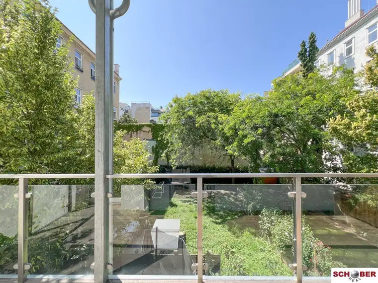 Nähe Augarten - modern sanierter Altbau mit großem Balkon