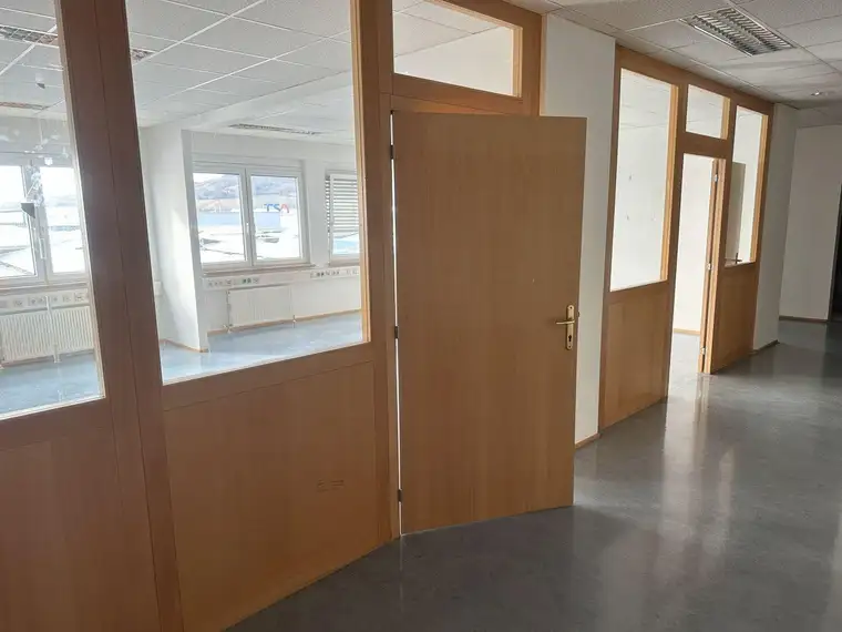 Create your office: Moderne, flexible Büroflächen mit Klimaanlage im IZ-NÖ Süd - Raumeinteilung nach Mieterwunsch möglich.
