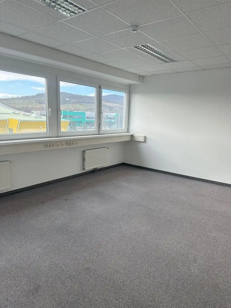 Effizient und zentral: 2-Zimmer-Büro mit Nische für Teeküche im IZ-NÖ Süd