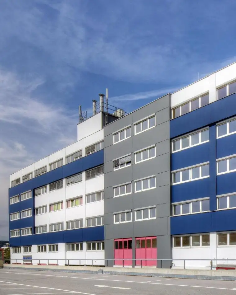 Große, flexible nutzbare Bürofläche / Schauraum / Fitness-Center im IZ-NÖ Süd