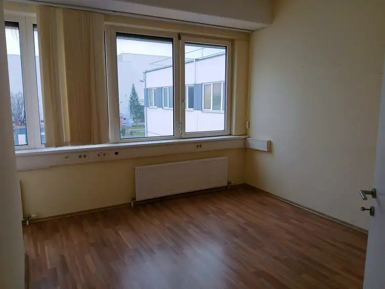 Moderne Bürofläche im Company-Building