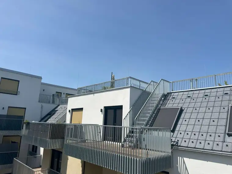 Sonnentage auf der großen Dachterrasse genießen - Nähe Kirchenplatz Atzgersdorf.
