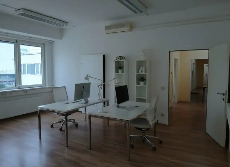 Moderne Bürofläche im Company-Building
