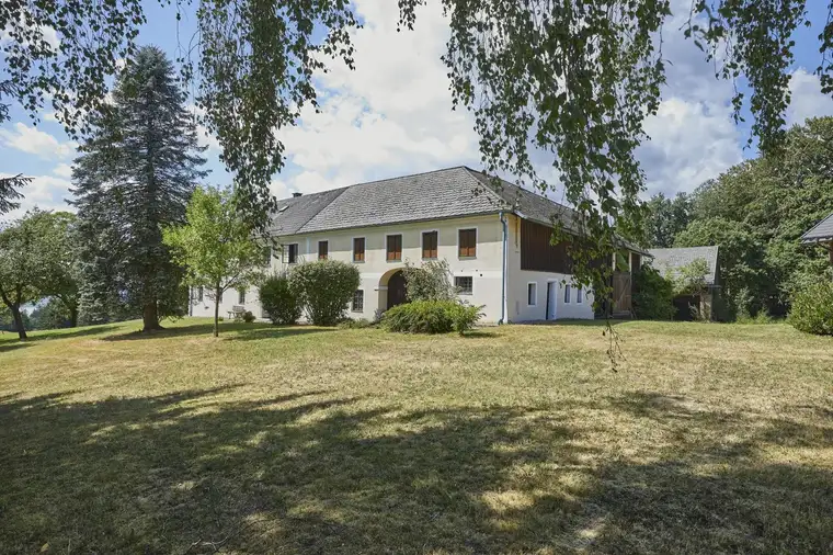Charmantes Landhaus mit Garten, Innenhof &amp; traumhaftem Ausblick!
