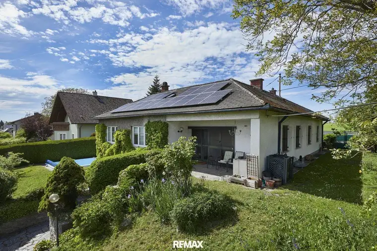 Wohnhaus mit Garten, Pool &amp; Blick bis ins Gebirge!