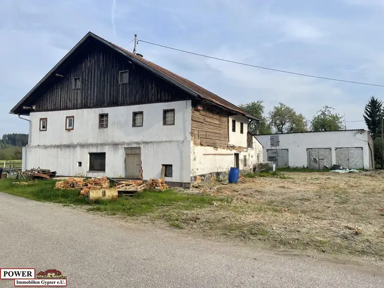 großer Baugrund mit sehr altem Bauernhaus! Eine Investitionsmöglichkeit für kreative Köpfe!