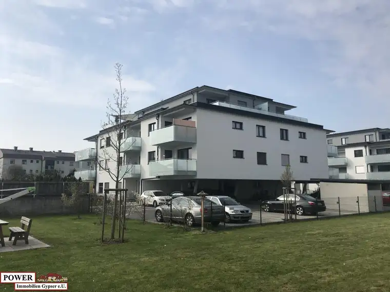 Die perfekte Familienwohnung mit 2 großzügigen Balkonen &amp; Carport!