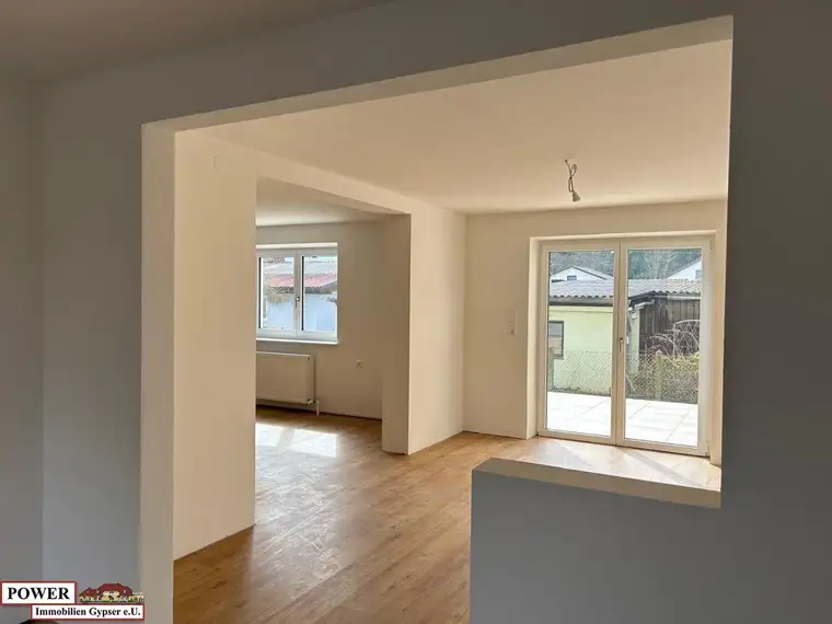 renovierte Doppelhaushälfte zum Preis einer Wohnung ! !
