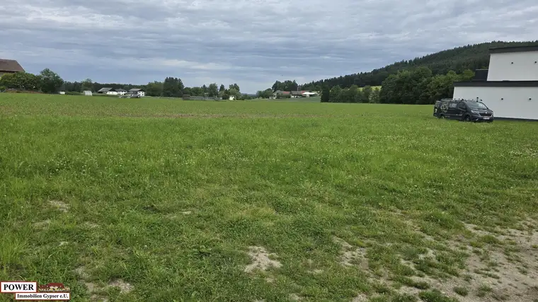 Attraktives Baugrundstück für Ihr Eigenheim oder als Geldparkplatz !