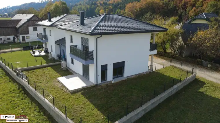 Doppelhaushälfte der besonderen Art Erstbezug !!