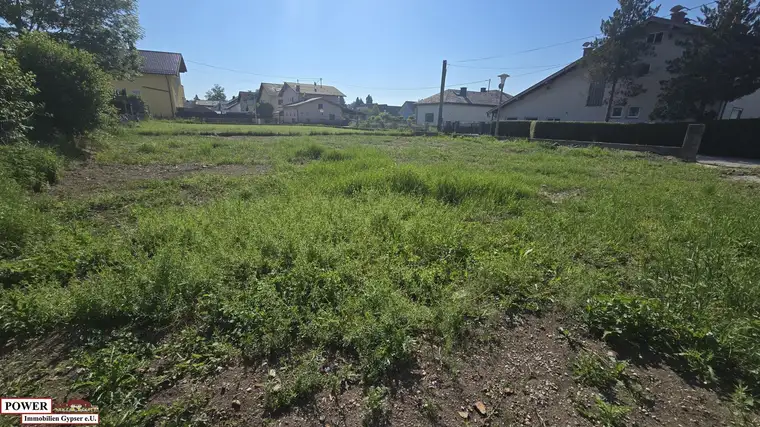 Attraktives Baugrundstück für Ihr Eigenheim oder als Geldparkplatz !