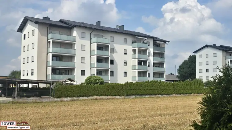 Gepflegte 3-Zimmer Wohnung mit Balkon &amp; Carport!