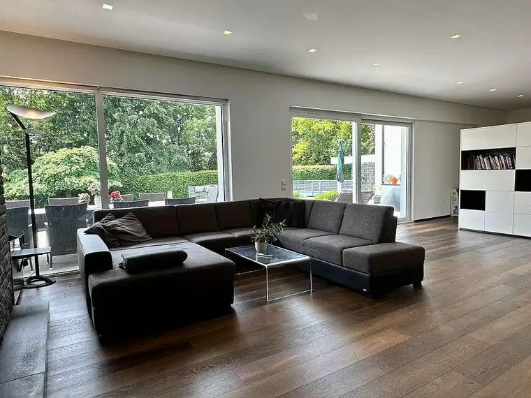 Architektenhaus inmitten eines wunderschönen Gartens, mit Wellness- und Wohlfühloase und Doppelgarage
