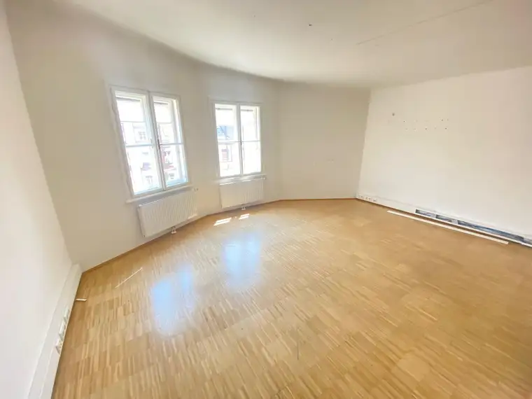 KLIMATISIERTE BÜROFLÄCHE MIT PARKPLÄTZEN - MOZARTSTRASSE/LANDSTRASSE
