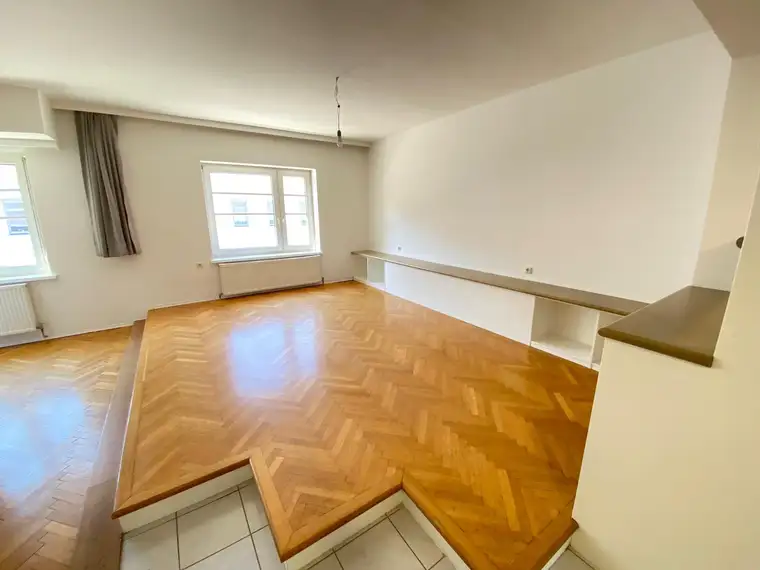 WOHNEN AN DER LANDSTRASSE - 4.OG (kein Lift) - WG tauglich