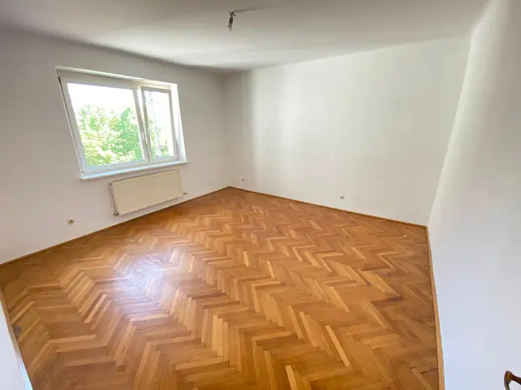 GEPFLEGTE 2 ZIMMERWOHNUNG - NÄHE HERZ JESU KIRCHE