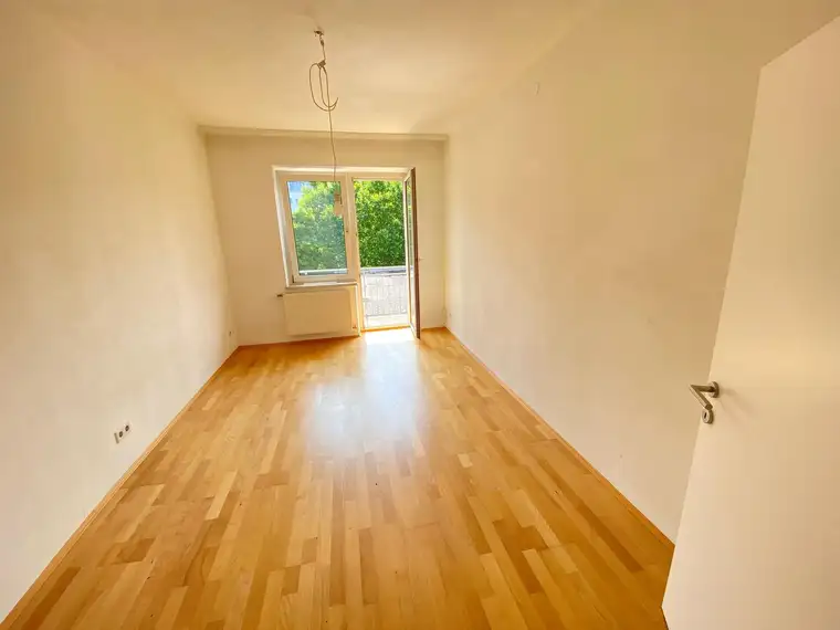 2 ZIMMERWOHNUNG MIT BALKON - NÄHE HERZ JESU KIRCHE"