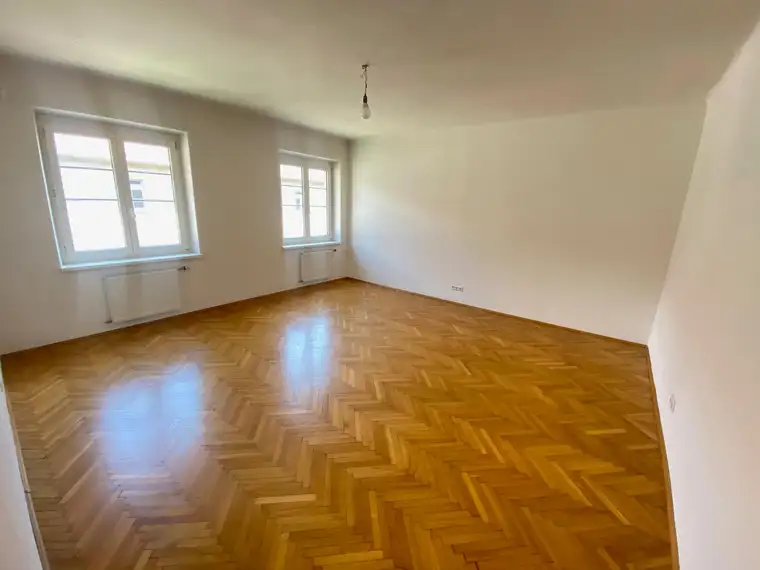 WG TAUGLICHE WOHNUNG AN DER LANDSTRASSE - 3.OG (kein Lift)