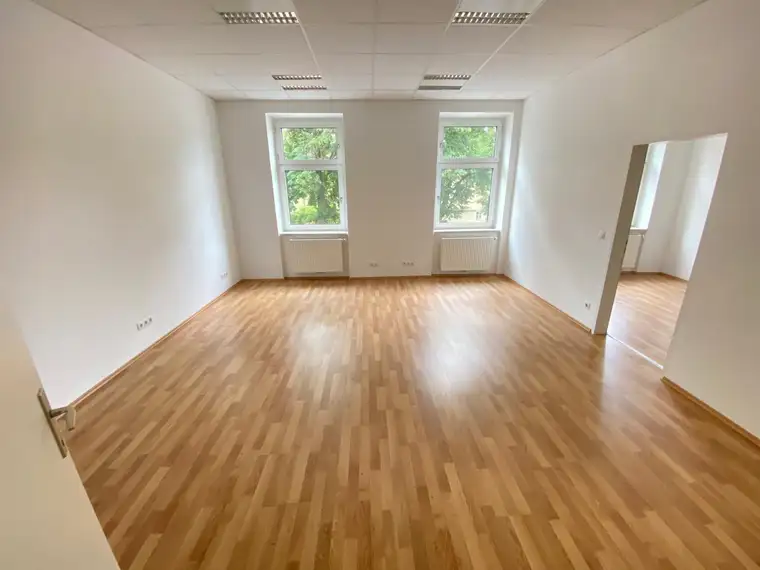 BÜROFLÄCHE - AUCH FÜR GEMEINSCHAFTEN GEEIGNET - FREISTÄDTER STR./NÄHE HAUPTSTRASSE URFAHR