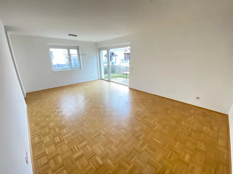 2 ZIMMER TERRASSENWOHNUNG MIT KLEINEM GARTEN IN PASCHING/WAGRAM