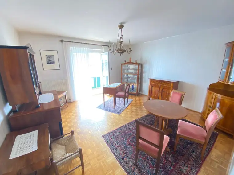 RENOVIERUNGSBEDÜRFTIGE WOHNUNG MIT BALKON UND GARAGE IN NEUHOFEN/KREMS