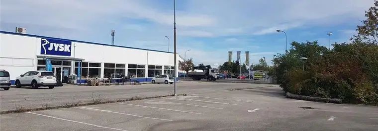 Bad Vöslau: unbebautes Betriebsgrundstück (4.492 m² / nicht teilbar) in Frequenzlage neben JYSK zu kaufen