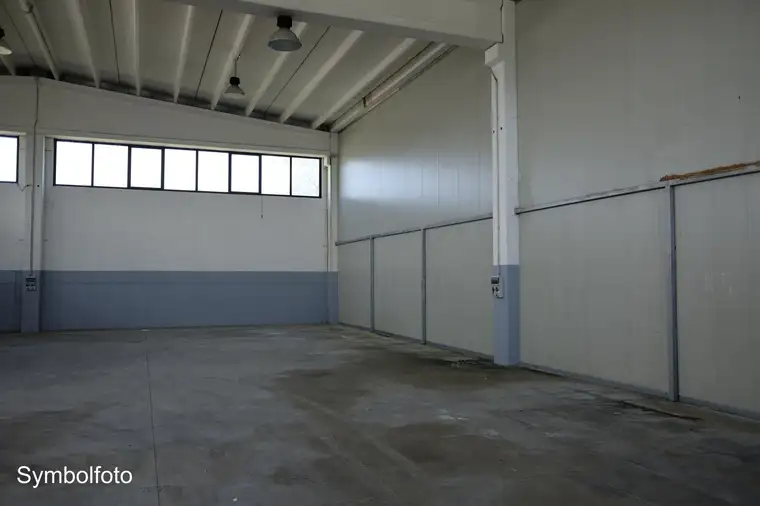 Traiskirchen - Lagerhalle mit kleinem Büro - Gesamtfläche ca. 1.500 m² - zu mieten
