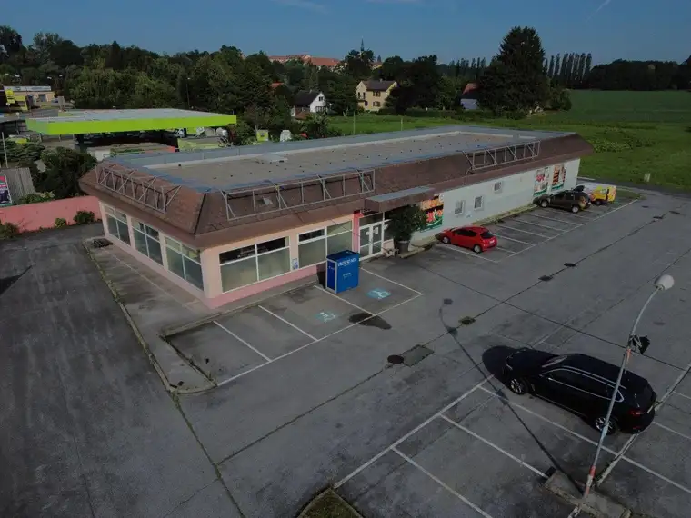 Fürstenfeld: Geschäftsgebäude ca. 612 m² mit Parkplätzen und Freiflächen zu mieten