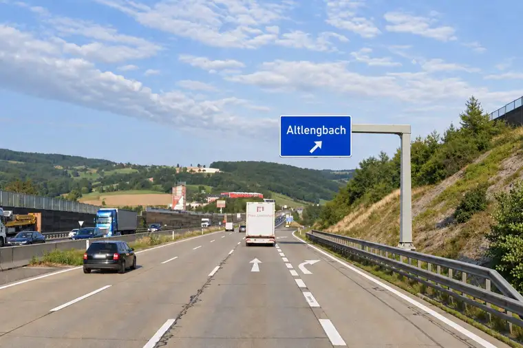 Gewerbeliegenschaft mit Lagerhalle &amp; großem Grundstück mit Entwicklungspotenzial | hervorragende A1-Anbindung