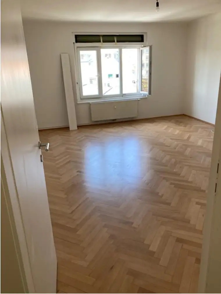 „Topsanierte 2-Zimmerwohnung in zentraler Lage!”