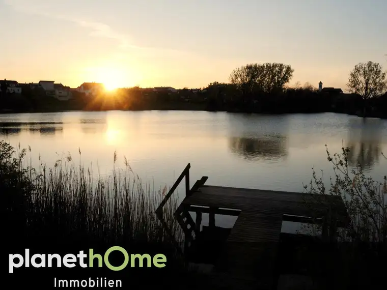 Den Sonnenuntergang betrachten und die Füße im See kühlen