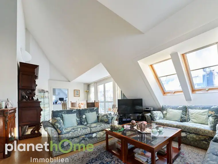 Dachgeschoß/ganze Etage/2 Garagen