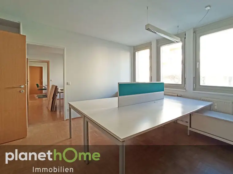 Büro mit eventueller Umwidmungsmöglichkeit auf zwei Wohnungen!