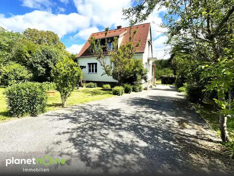 -RESERVIERT- Landhausidylle mit großem Bauerngarten - Naturverbunden und zentral gelegen!