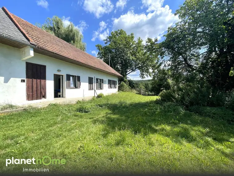 Sanierungsbedürftiges Landhaus in bäuerlicher Lage
