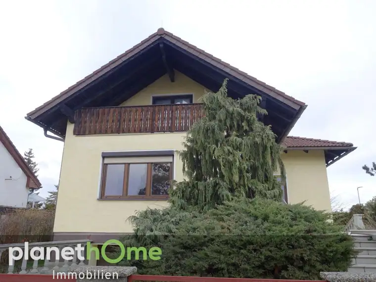 Eckgrundstück mit Familienhaus