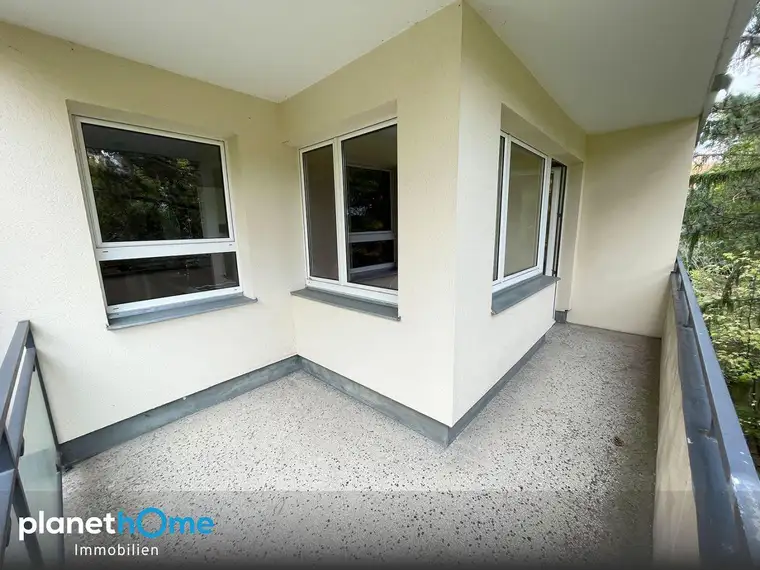 Süße, absolut ruhige Zweizimmerwohnung mit schönem Balkon und Grünblick