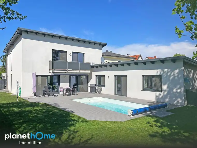 Luxuriöses Wohnen mit Einliegerwohnung, Pool und beeindruckendem Naturflair