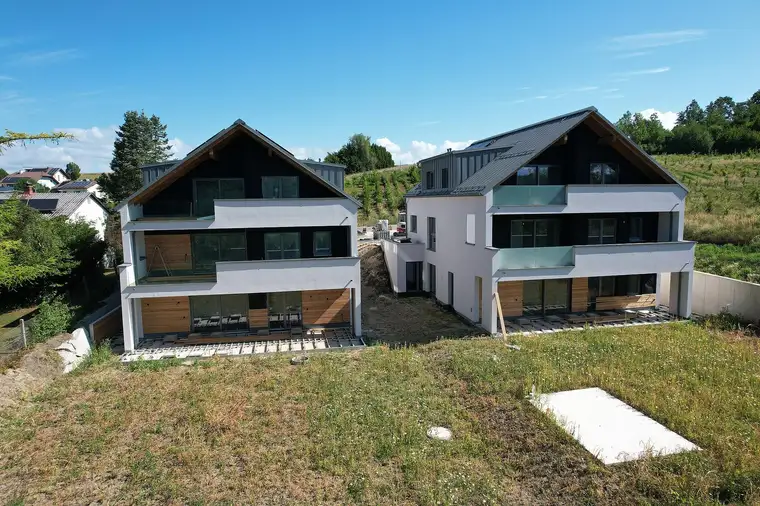 Modernes Wohnen im Dachgeschoss: 4-Zimmer-Wohnung mit Balkon &amp; Kellerabteil