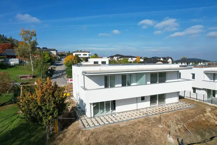 Weißkirchen: Stilvolle Neubau-Maisonette nahe Wels inkl. 2 Carports - letzte freie Wohnung!