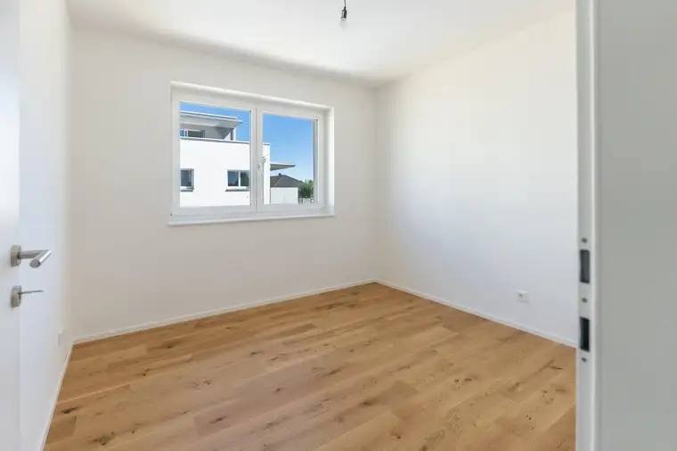 Sattledt, Hauptstraße - Südseitige Eigentumswohnung mit großem Balkon - inkl. 2 Tiefgaragenstellplätze