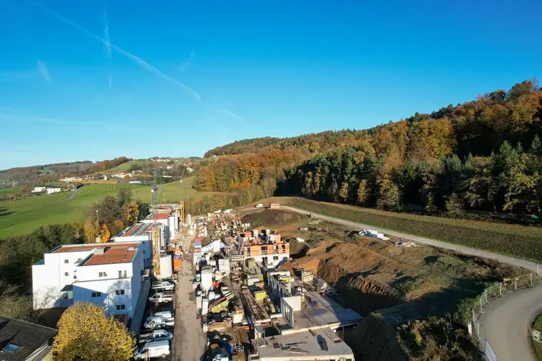Mittertreffling - Hochwertige 4 Zimmer-Wohnung in sonniger Grünruhelage - jetzt besichtigen!