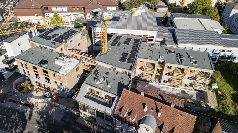 Wohnen mit Komfort: 2-Zimmer Wohnung im Neubau mit Gartenanteil und Tiefgarage in Neuhofen