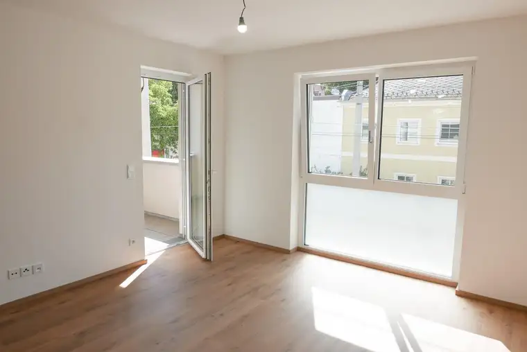 Perfekt gepflegte 2 ZI-Wohnung mit großer Loggia und hellen Räumen - Zweitbezug!