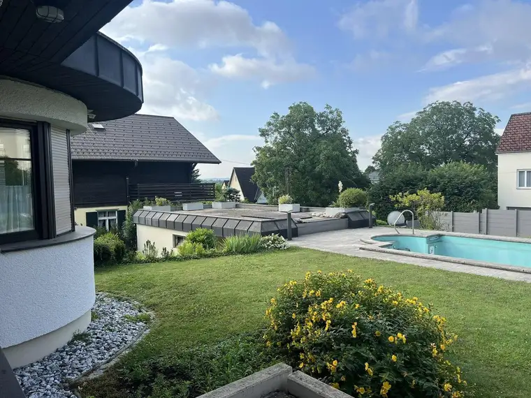 Froschberg | Charmantes Zweifamilienhaus in ruhiger Lage mit großzügigem Garten und Garage!