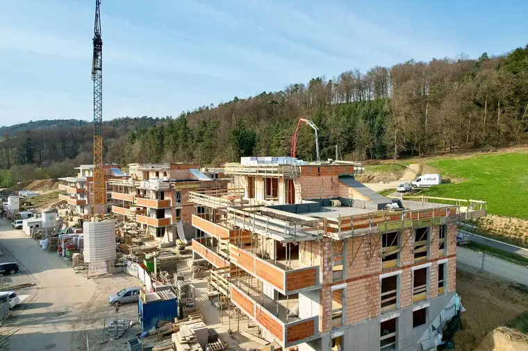Mittertreffling | 4 ZI-Wohnung mit 25 m² Balkon inkl. 2 TG-Stellplätzen - jetzt besichtigen!